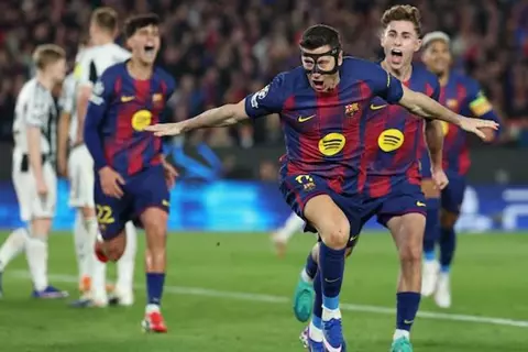 فليك لا يعرف الرحمة.. برشلونة يسحق نيوكاسل ويتأهل لربع نهائي دوري أبطال أوروبا